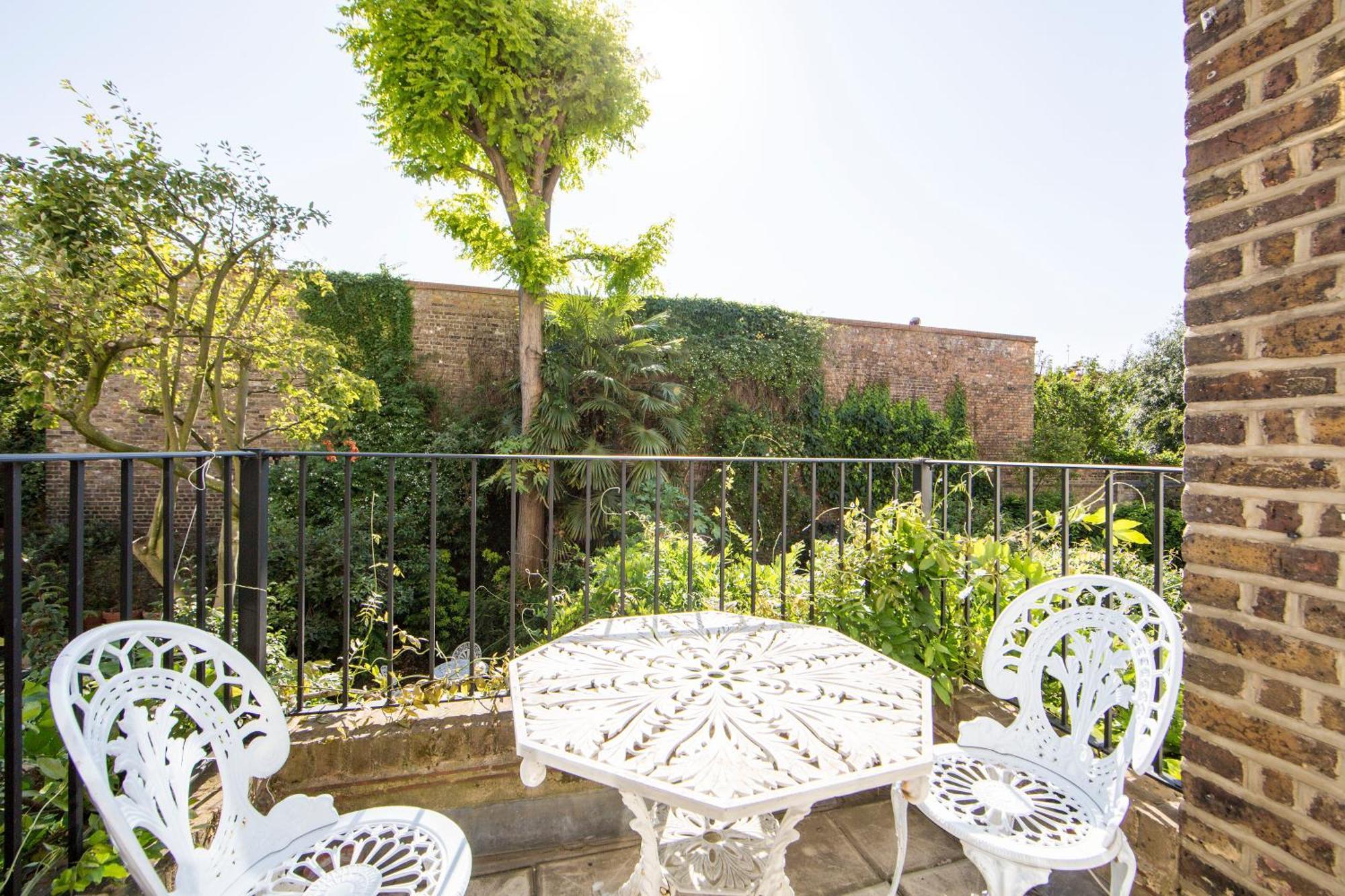 Apartment Britannia Road 3 *